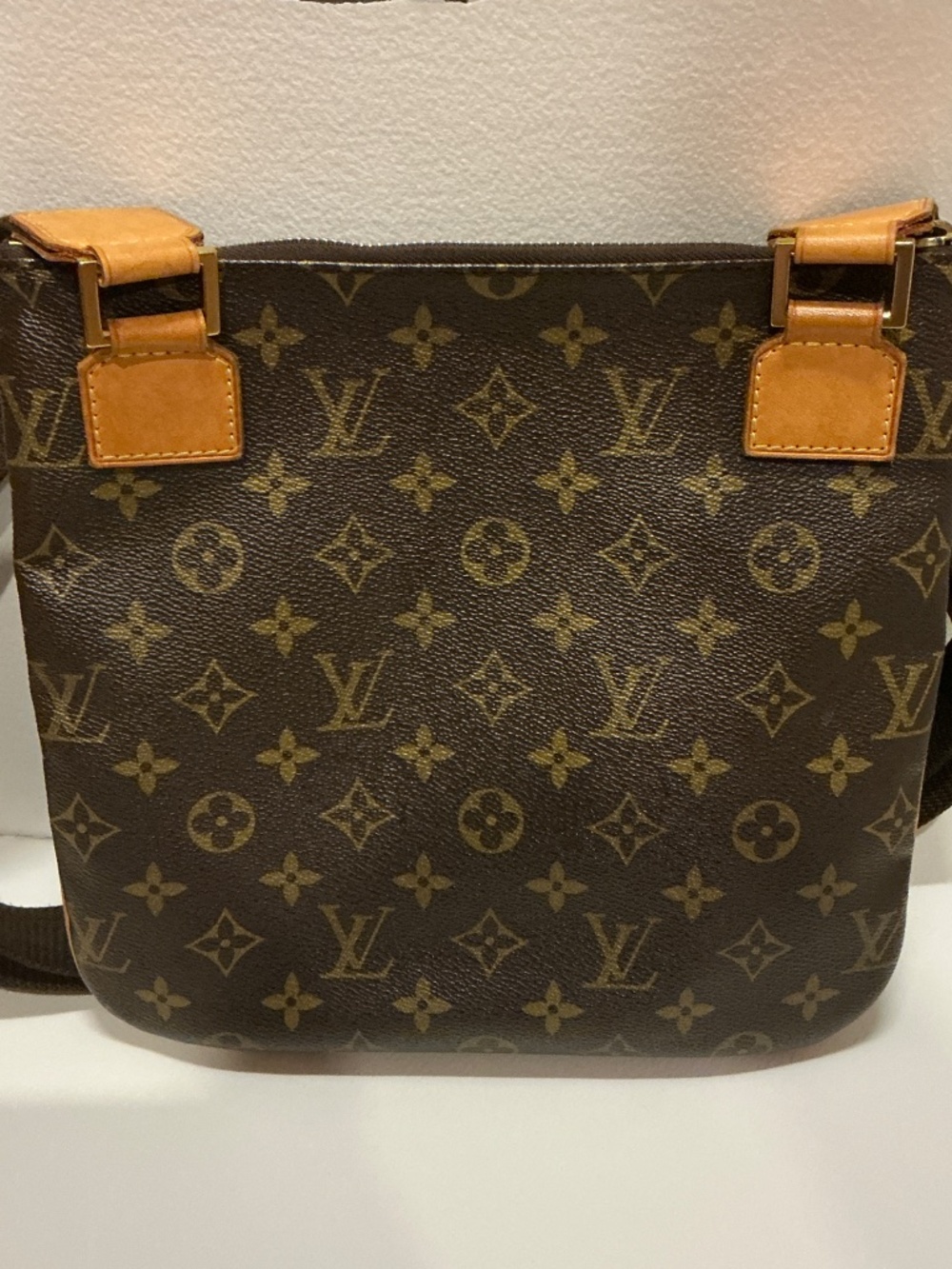 Louis Vuitton Pochette Bosphore Crossbody Bag - Monogram Canvas - Picture 4 of 16